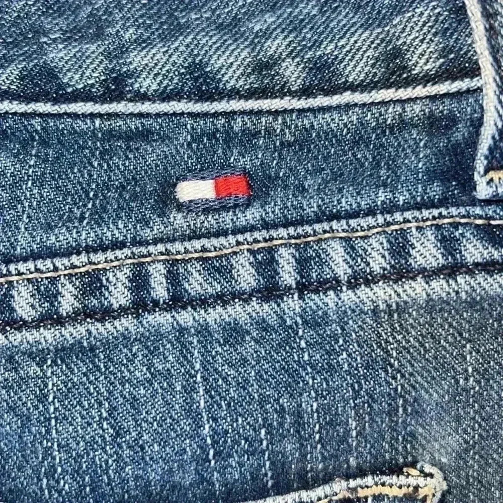 Tommy Hilfiger Denim Shorts H25 - Picture 6 of 6
